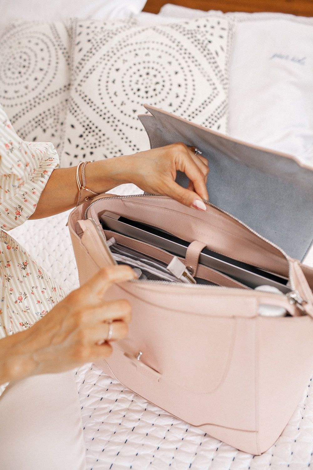 Senreve Maestra Bag Review - Elle Blogs